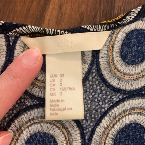 H & M women’s tank top, size 2. - Picture 2 of 3